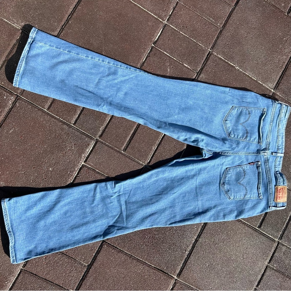 Levi's High Rise Boot Cut Jeans with Signature Patch - Picture 6 of 9